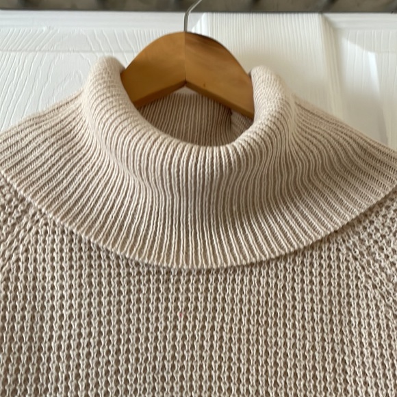 Cloth cream colored tunic sweater - Picture 6 of 9